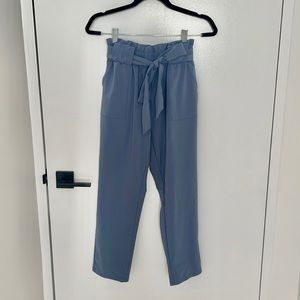 Cropped paper bag waist pants with pockets